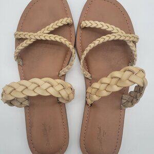 Universal Thread in EUC size 8.5 cream color